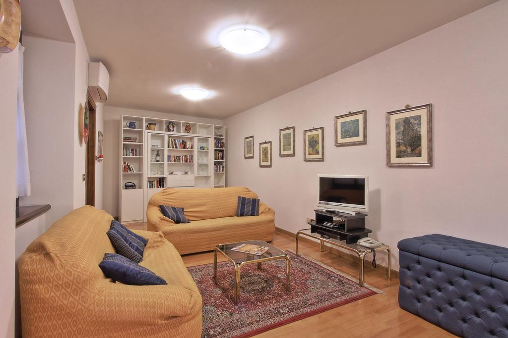 Florence Old Town Apartment Room photo